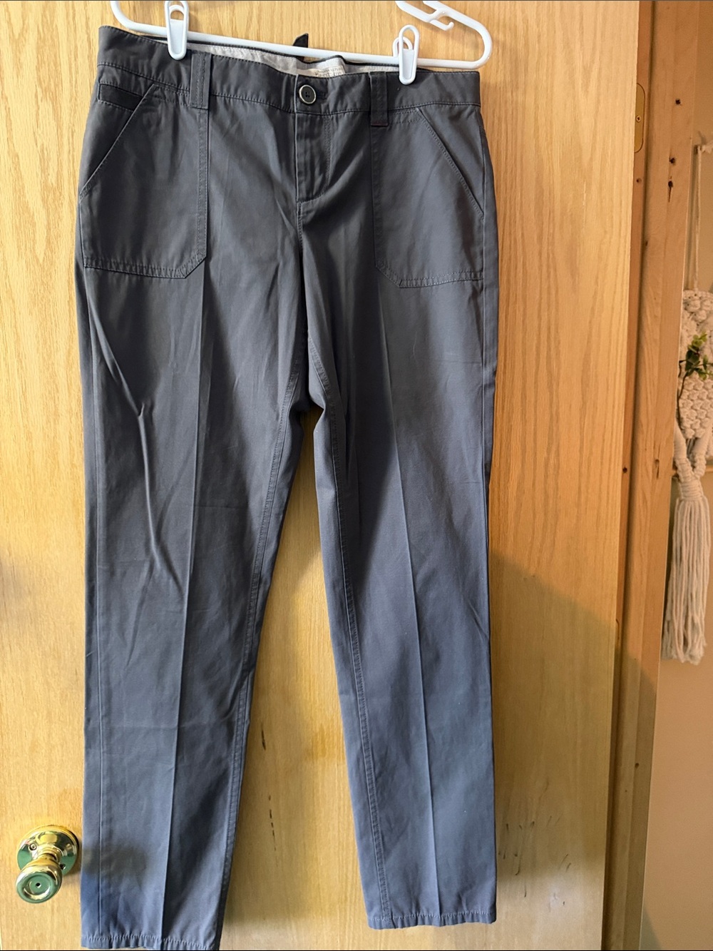 Banana Republic Straight-Leg Women's Pants in Charcoal Gray